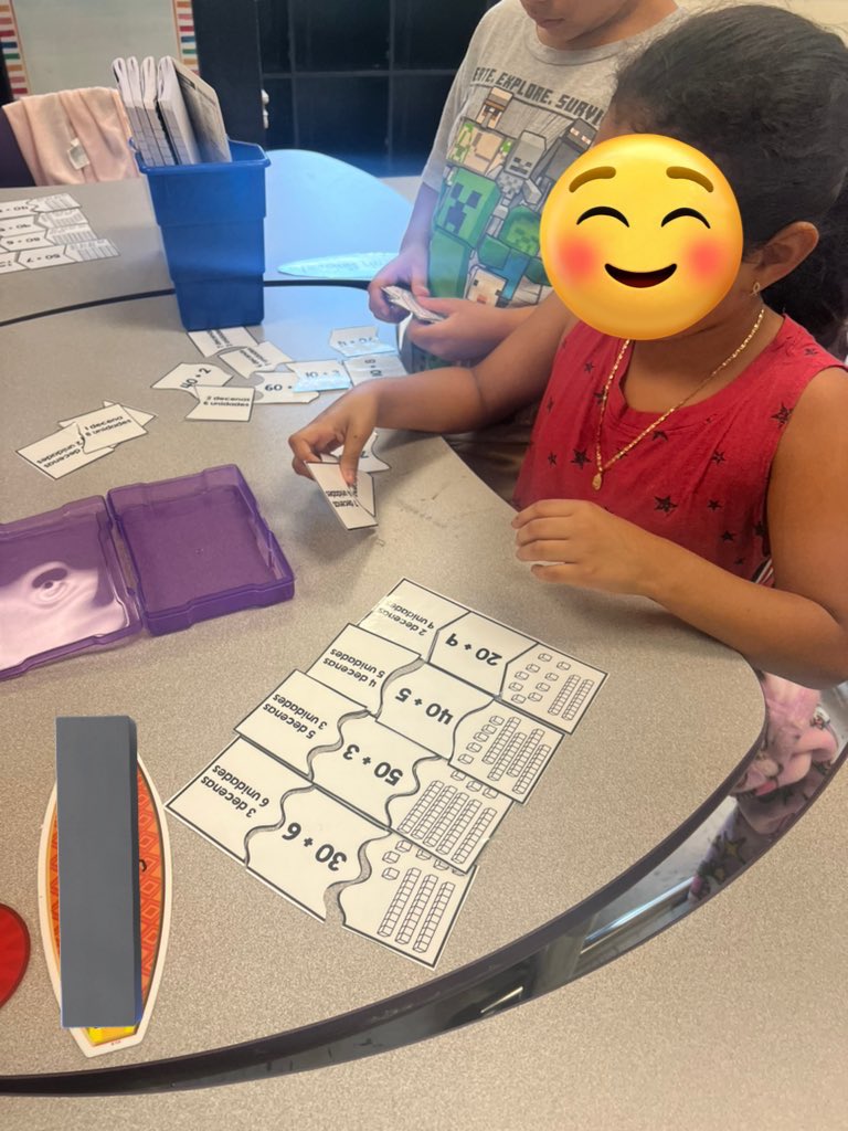 soyverolucy's tweet image. Happy first week of learning Math in Spanish 📈👩🏽‍🏫 so happy with my new dual language learners!! GO HAWKS!! 
#UnitingOurworld #Secondgraders #placevalue #manipulatives #MCPS #HappyHaydon #ParticipateLearning  @ParticipateLrng @HappyHaydon