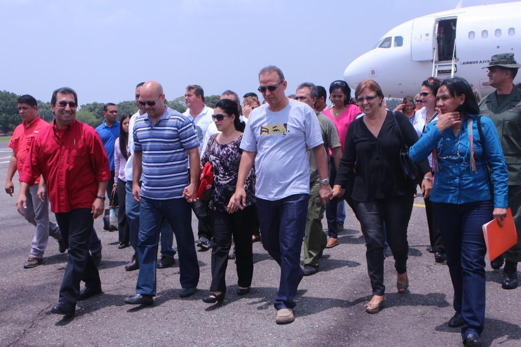 Un hermoso recuerdo de la visita de los 5 héroes de #Cuba a nuestra linda Barinas, Venezuela.  🇻🇪❤️🇨🇺

<a href="/GHNordelo5/">Gerardo Hdez. Nordelo</a> <a href="/ArielPitaF/">ArielPF 🇨🇺 13.5K ☀️</a> <a href="/IdaAitana/">Idalberto✊ 9.0k🇨🇺</a> <a href="/davidtzu07/">David Tzu 🇨🇺</a> <a href="/Sandri_IU/">Sandra Habanera</a> <a href="/Ana_Hurtado86/">Ana Hurtado</a>