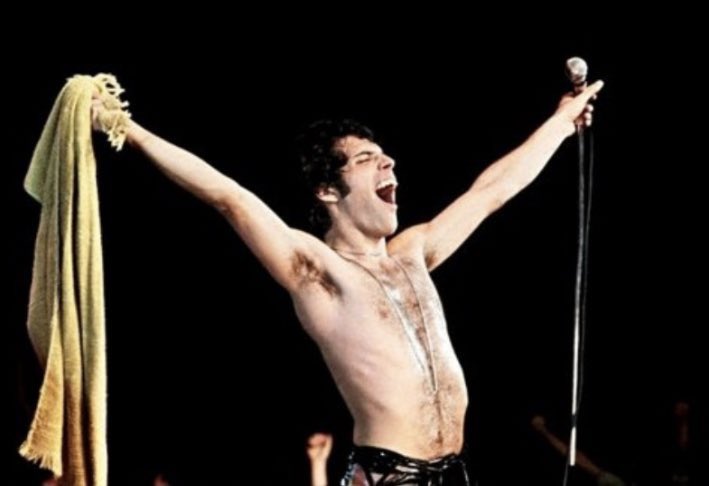 freddiemajestic's tweet image. long live the rock queen. long live freddie mercury