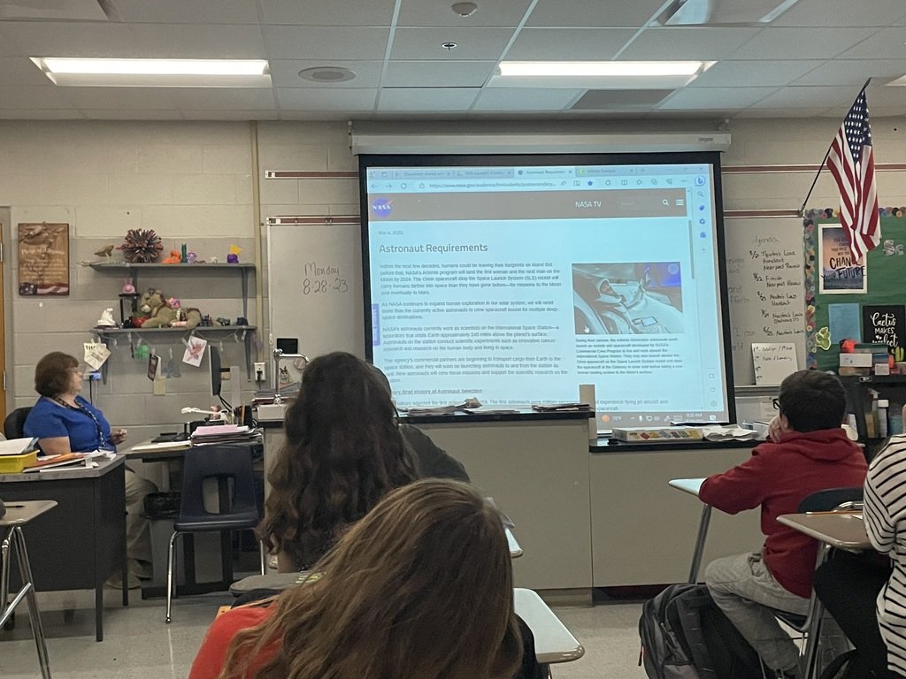 GCMSCougars's tweet photo. Team 5 students and teachers are working hard this week at GCMS! #GCMSImpact https://t.co/2ItvUzs6Jw