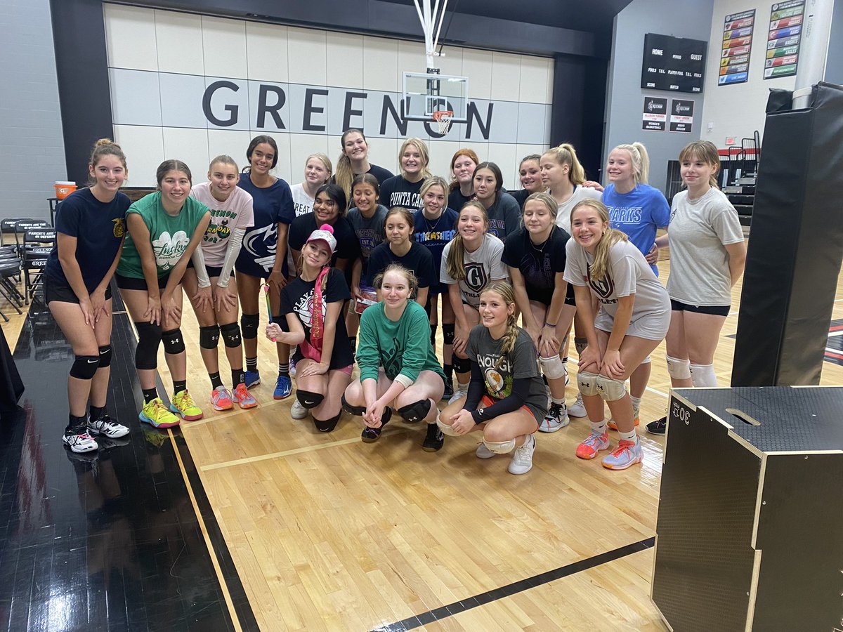 GreenonGirlsVB's tweet photo. Another birthday in the house! Happy Birthday to middle hitter Averi! We hope you’re having a wonderful day full of Taylor Swift 🎉🎂🥳 https://t.co/1z8GpiV7fg