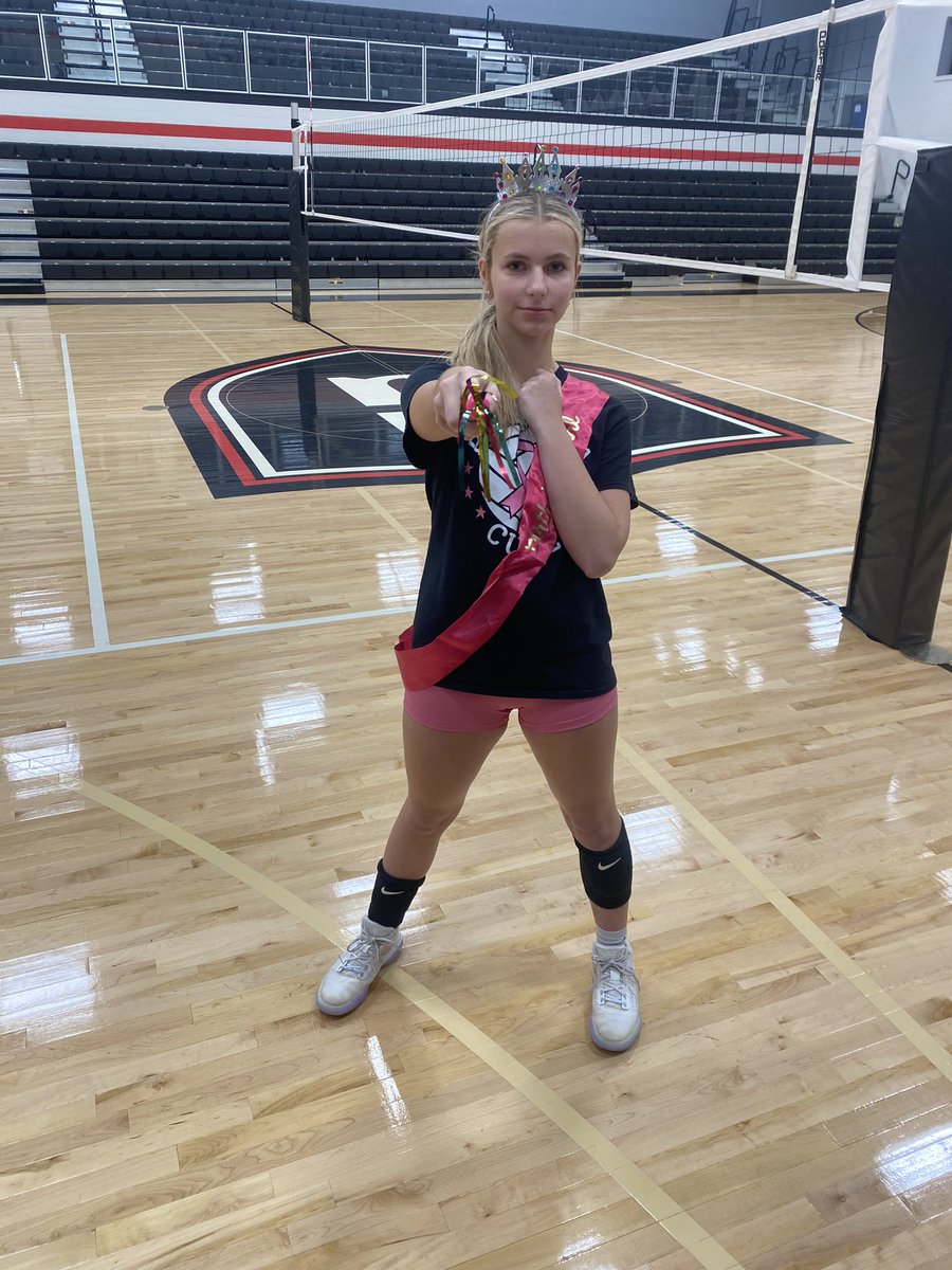GreenonGirlsVB's tweet photo. Another birthday in the house! Happy Birthday to middle hitter Averi! We hope you’re having a wonderful day full of Taylor Swift 🎉🎂🥳 https://t.co/1z8GpiV7fg