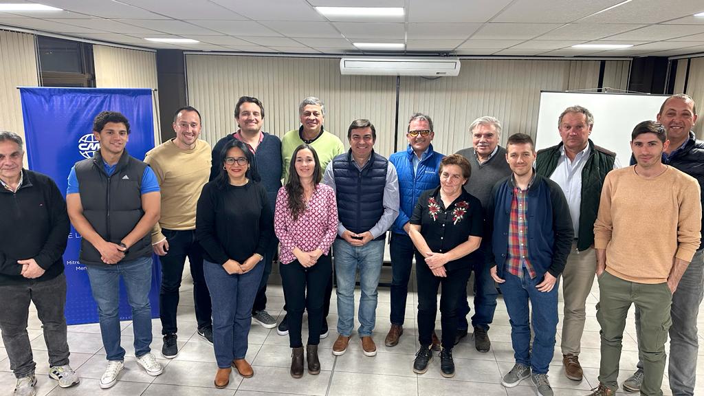 omardemarchi's tweet photo. Nos reunimos con el Colegio de Agrimensura de Mendoza.

Tenemos un Catastro desactualizado y antiguo.

Vamos a convocar a los expertos.

Confiamos en el trabajo conjunto al asumir la responsabilidad de gobernar.

Vamos a tener el mejor Catastro del país.

#VeniALaUnionMendocina https://t.co/VLpiUvKNPg