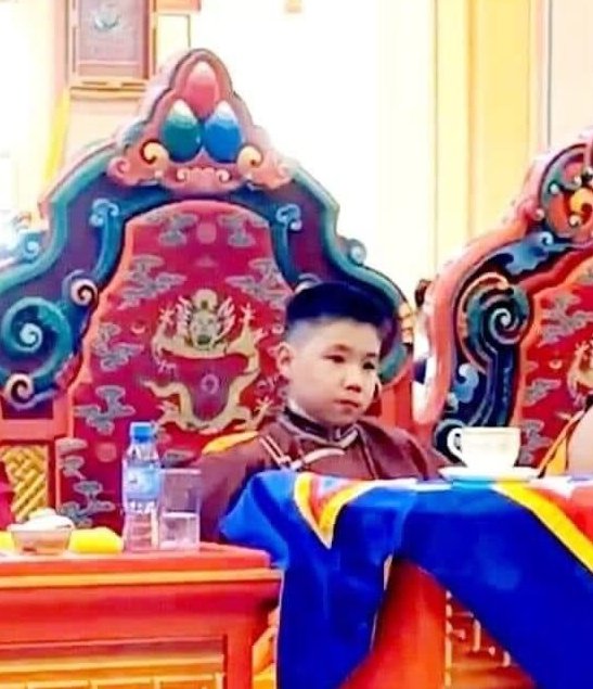 Gumpaa's tweet photo. Тунамал дүртэй богдоо туулай жилдээ заллаа. Монголын 51 хувь нь буддын шашинтай. Тэхээр хүссэн хүсээгүй ирээдүйд тэдний удирдагч болох хүү. Одоогоор юу хийгээгүй царайгаа ч харуулаагүй бхдаа их хараалгаж бгаа нь зөвшөөркүү бгаа урд хөршөөс л гаралтай бх. Богдын өлмий бат оршигээ https://t.co/HQEpqxF4Xn