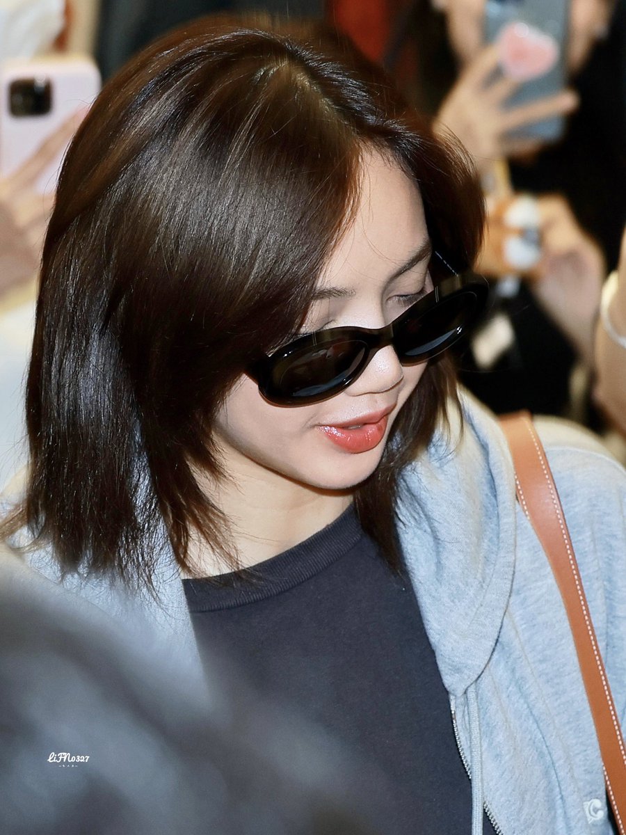 LiFn0327's tweet photo. 230829~[HQ] LAX-ICN
#LISA  #리사 #블랙핑크 #BLACKPINK https://t.co/XilTKn44yo