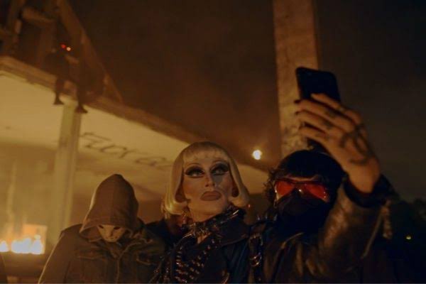 paco_ml's tweet photo. #Anhell69 contrapone las mutaciones sociales y cinematográficas de una Colombia con padre ausente que lucha por encontrar su lugar tras el conflicto. Se trata de un cine de los que sobran, de uno donde los encuentros con fantasmas son estimulantes es un (trans)citar generacional. https://t.co/k44wWSaVZb