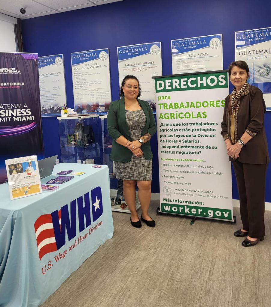 ConsGuateMiami's tweet image. @ConsGuateMiami @MinexGT agradece la visita de Jocelyne King, de la División de Horas y Salarios del @WHD_DOL quien ofreció pláticas sobre #DerechosLaborales de los trabajadores, seguridad en el lugar de trabajo, pago de horas extras laboradas, salario mínimo.  #AquiParaTi