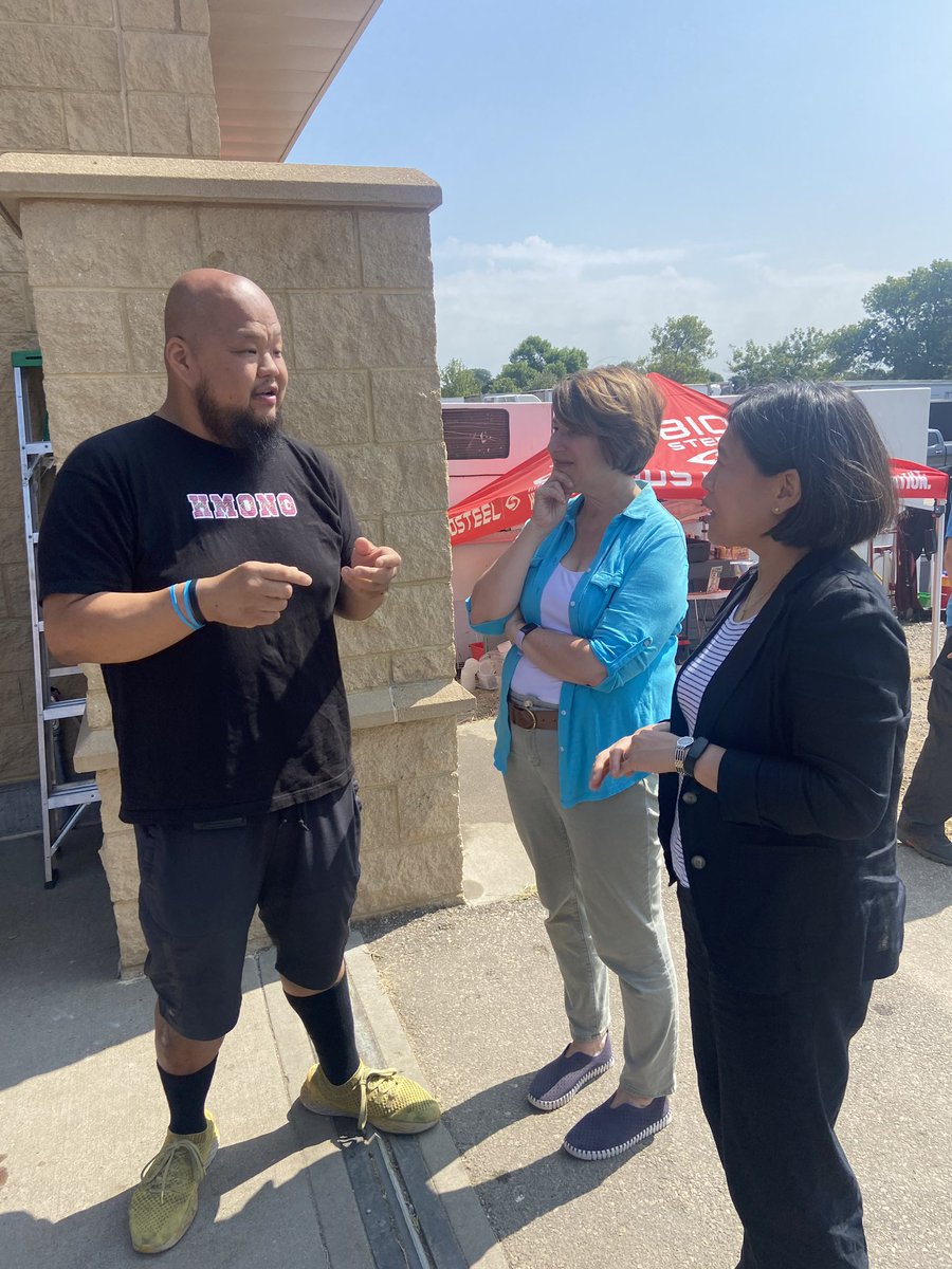 amyklobuchar's tweet photo. Great to show U.S. Trade Representative Katherine Tai around the fair today! Stopped by Union Hmong Kitchen with Chef Yia Vang and the Oink Booth with Lori Stevermer from the @NPPC. https://t.co/kzWwk6dkwd