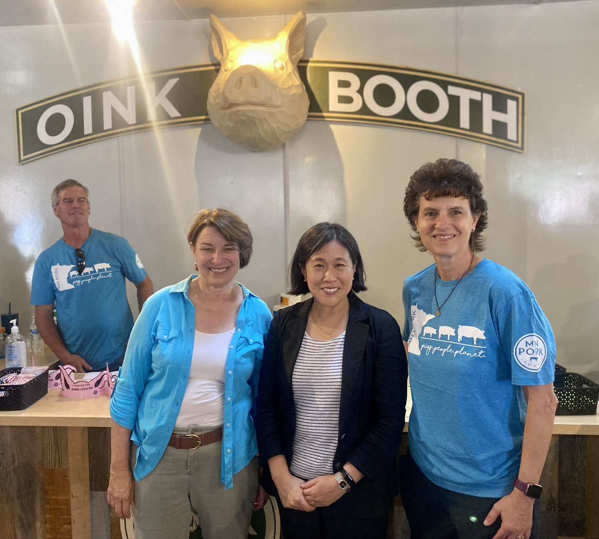 amyklobuchar's tweet photo. Great to show U.S. Trade Representative Katherine Tai around the fair today! Stopped by Union Hmong Kitchen with Chef Yia Vang and the Oink Booth with Lori Stevermer from the @NPPC. https://t.co/kzWwk6dkwd
