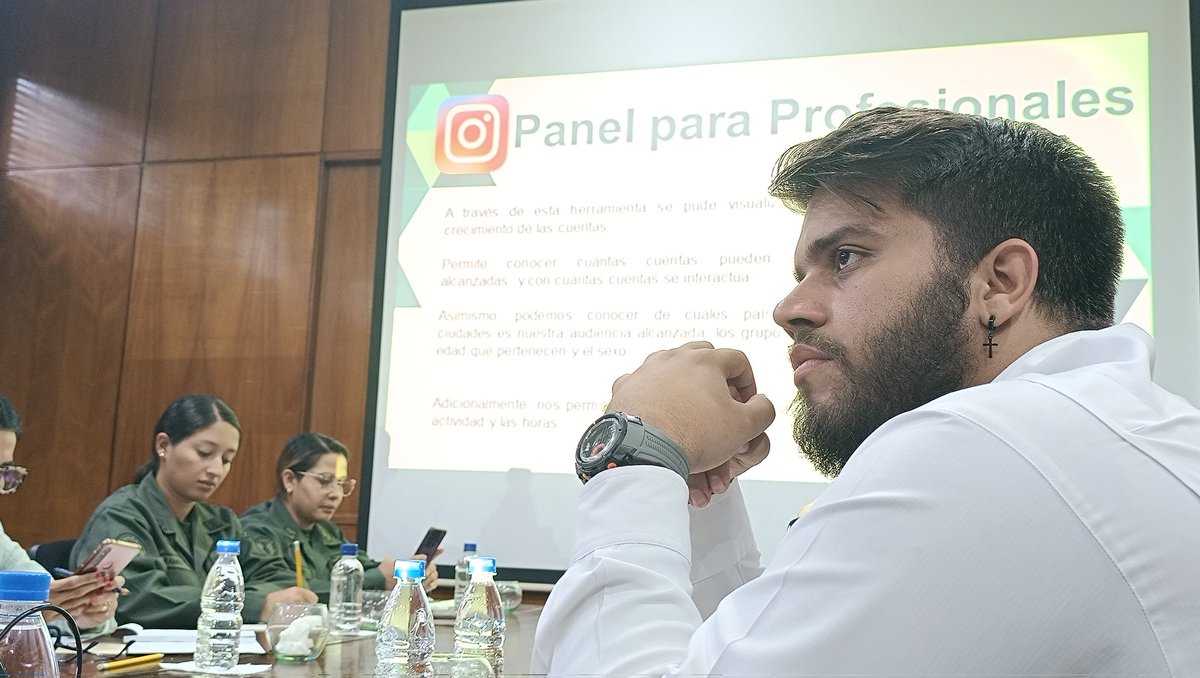 #DeInteres Con el propósito de afianzar sus estrategias comunicacionales la <a href="/FundabOFL/">Fundación de la Armada Bolivariana</a>, bajo el timón de la Sra Lucrecia Velásquez de Villamizar, efectuó  el  taller "Manejo Estratégico de las Redes Sociales" dirigido al Comité Ejecutivo de la #Fundab, dictado por <a href="/GusigAguilar/">Fabiana</a>.