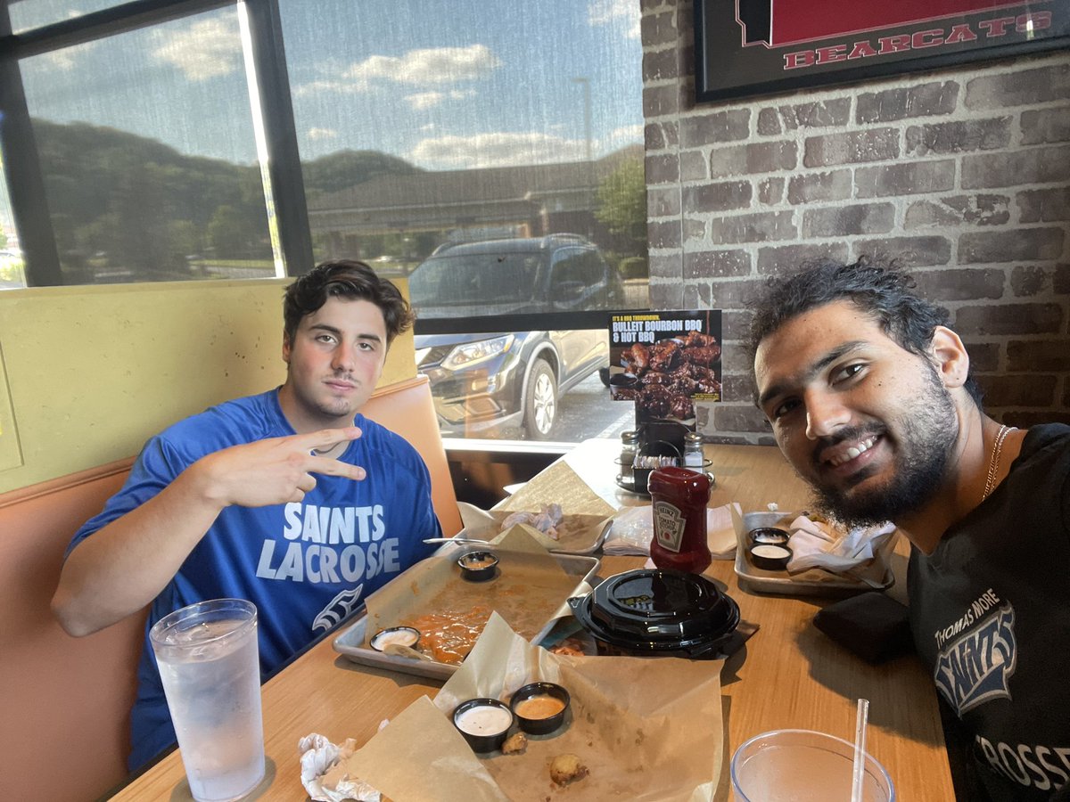 Wing Wednesday Big Brother Little Brother dinner edition! Learn🥍Lead🥍Serve🥍 #BeASaint