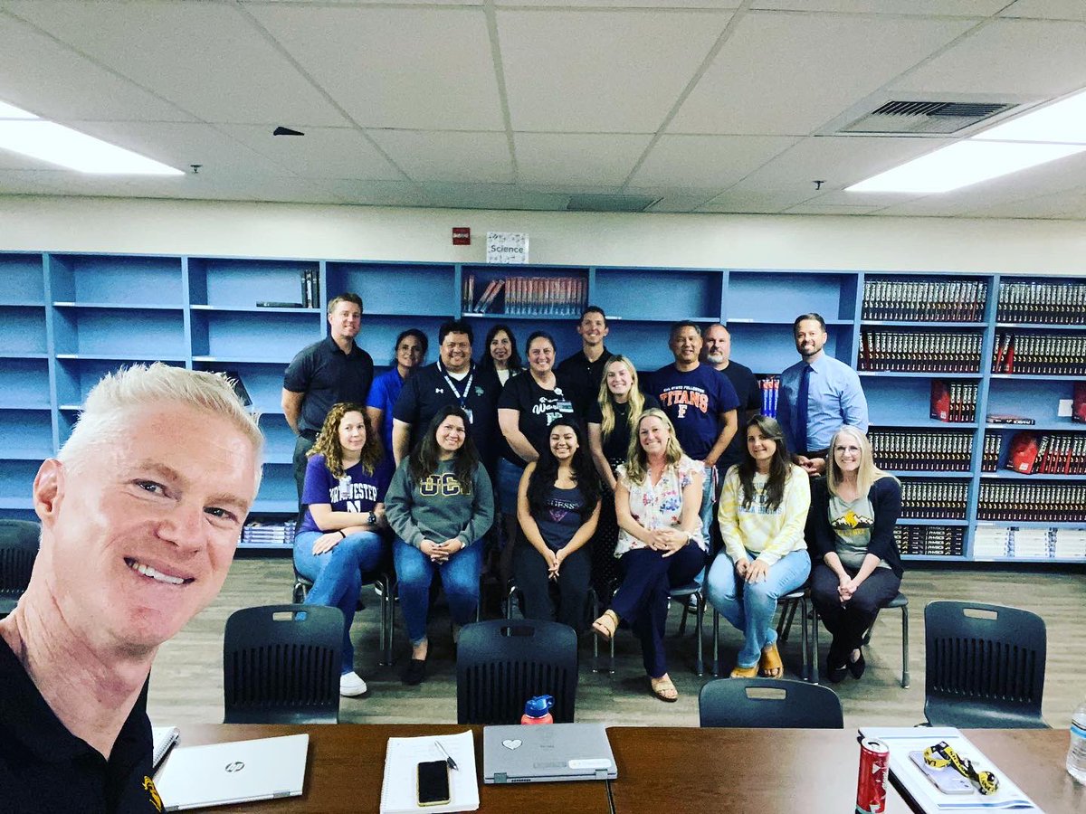 fjuhsd's tweet photo. Fantastic ASB meeting with our Activities Directors and Assistant Principals of Student activities! 
#fjuhsdistheplacetobe https://t.co/vWMNO3lqiV