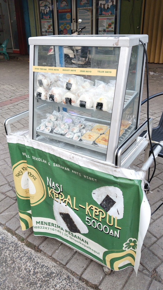 On my daily basis. Jualan bekal sekolah itu nggak hanya soal cuan. Iya lah cari duit pasti. Tapi ada kepuasan tersendiri kl ngobrol sm ibu2 pembeli yg merasa terbantu krn ga usah ribet siapin bekel atau sarapan anaknya lagi dg menu yg mereka suka tp affordable. It makes me happy!