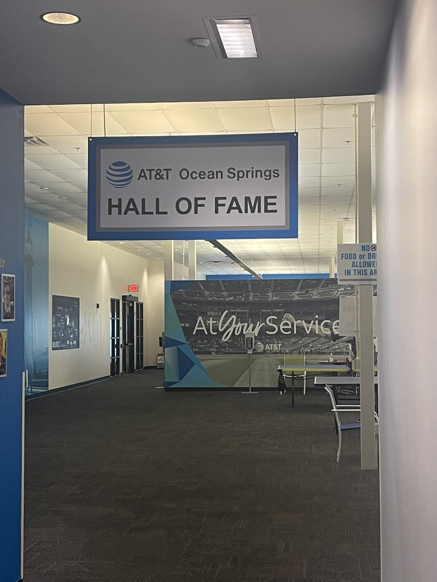 QuedachildofGod's tweet photo. It’s the new look of the @OS_CallCenter Wall of Fame for me!! Presenting the monthly top performers! @TeamFierceOSCC @wloceansprings #LifeAtATT https://t.co/AcgOL6iou2