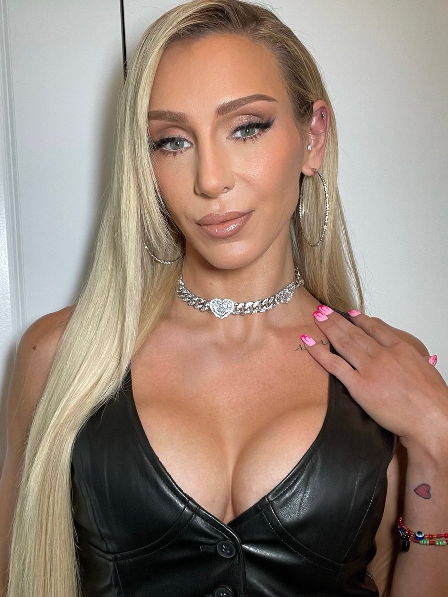 Charlotte Flair tweet media