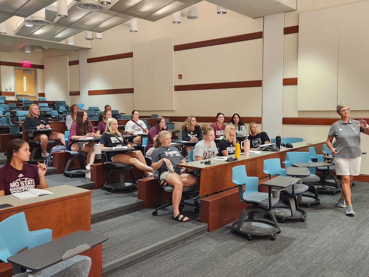 MoState_SADev's tweet photo. @MSUSoftball Coach Holly Hesse dropping some 💎💎💎s this evening about developing a championship mindset and culture on your team! 

#BearsUnite #MSUBears #Excellence #SADev https://t.co/b6QLaNWj9e
