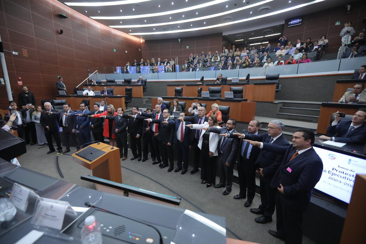 Tomé protesta a las y los integrantes del Comité Ejecutivo 2023-2025 del Colegio de Abogados Penalistas, <a href="/CONAPMexico/">Colegio Nacional de Abogados Penalistas AC</a>. Les deseo éxito y el compromiso de trabajo en conjunto para mejorar la impartición de justicia en nuestro país. #mm