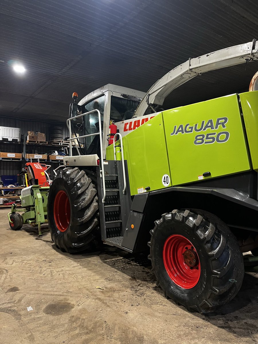 Anyone on #agtwitter looking to get into a good used chopper? 2005 Claas 850, PU380HD, Kemper 4500 &amp; KP. 
6300 eng, 4350 cutterhead hrs. $175k OBO, would prefer to sell as a package, RTs appreciated! #claas #kemper #silage23