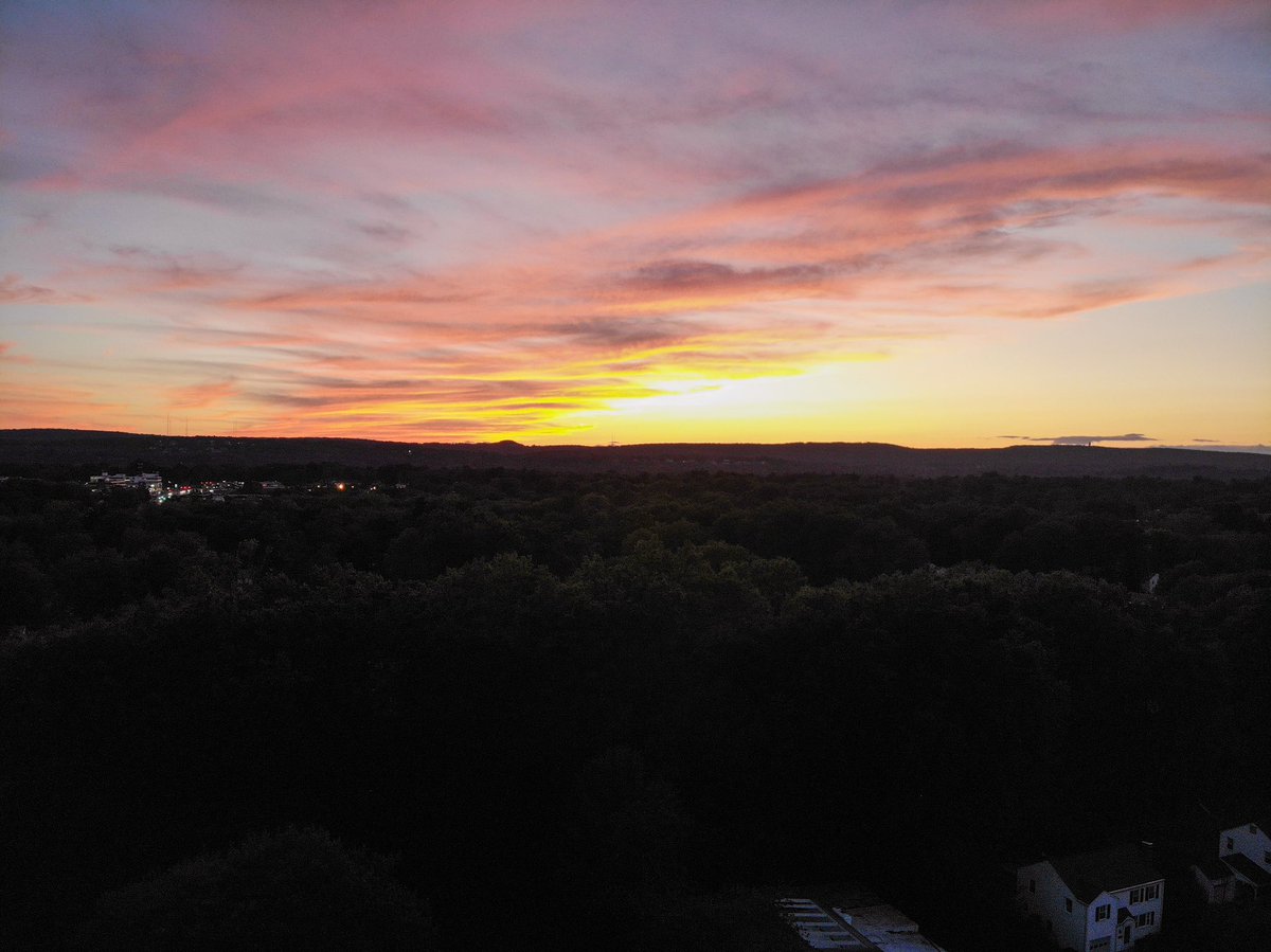 Gooner_Lopez's tweet image. Late August sunset. 

 #ledronejames #djimavic #djimavicair #dronephotography