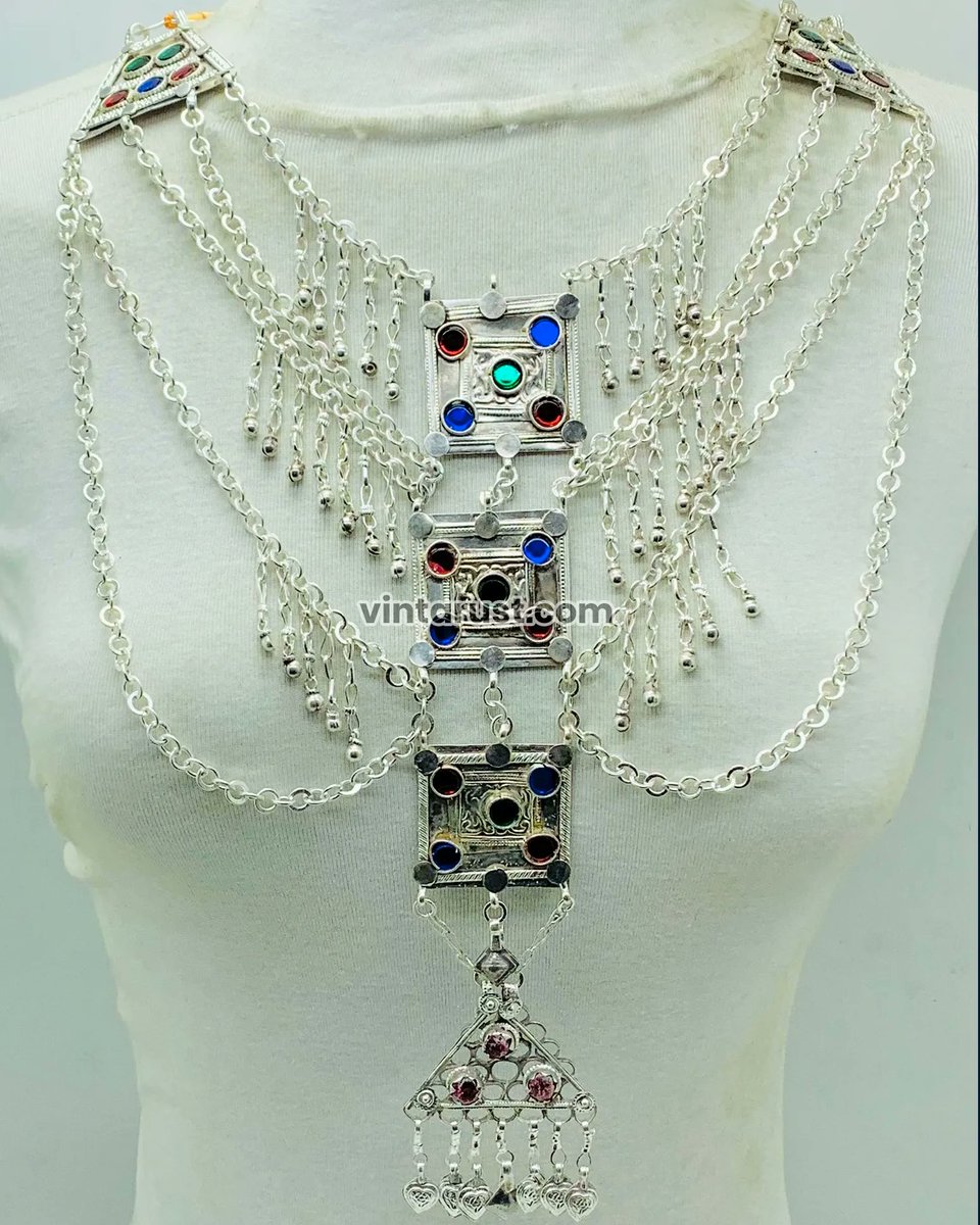 Handmade Gypsy Multilayers Pendant and Chain Necklace.

Shop Now: 
buff.ly/3sEfII0

#handmadejewelry #gypsynecklace #multilayernecklace #pendantnecklace #chainnecklace #bohochic #uniqueaccessories #handcraftedgems #statementpiece #layerednecklace #bohemianstyle #jewelry