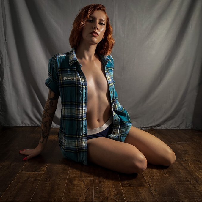What&rsquo;s the consensus on flannel? Keep it on or take it off? https://t.co/0f469T76T1<a href="/tag/redhead"class="tags"><span>#redhead</span></a><a href="/tag/shorthair"class="tags"><span>#shorthair</span></a><a href="/tag/altgirl"class="tags"><span>#altgirl</span></a><a href="/tag/pixiecut"class="tags"><span>#pixiecut</span></a>