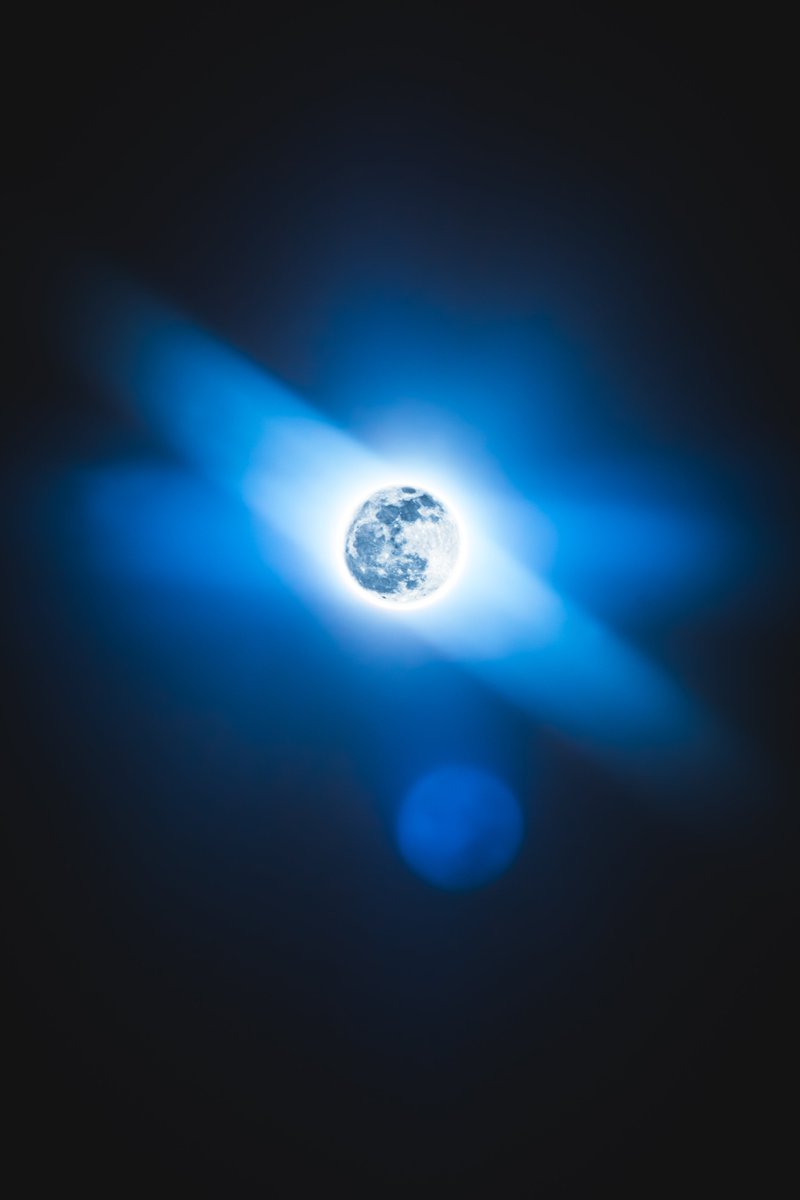 Yosnier_'s tweet photo. tonight's super blue moon in pisces https://t.co/dnzWrDcteP