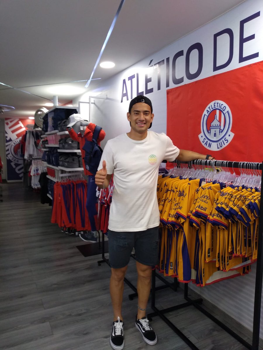 Ésta tarde lluviosa ⛈️ nos visitó en Sporelli Tienda Oficial Atlético de San Luis nuestra Muralla de Acero! 😎👊💪 🥅⚽
Diego Urtiaga
<a href="/UrtiagaDiego/">Diego Urtiaga Ramirez</a> 
Gracias por tu visita!!!