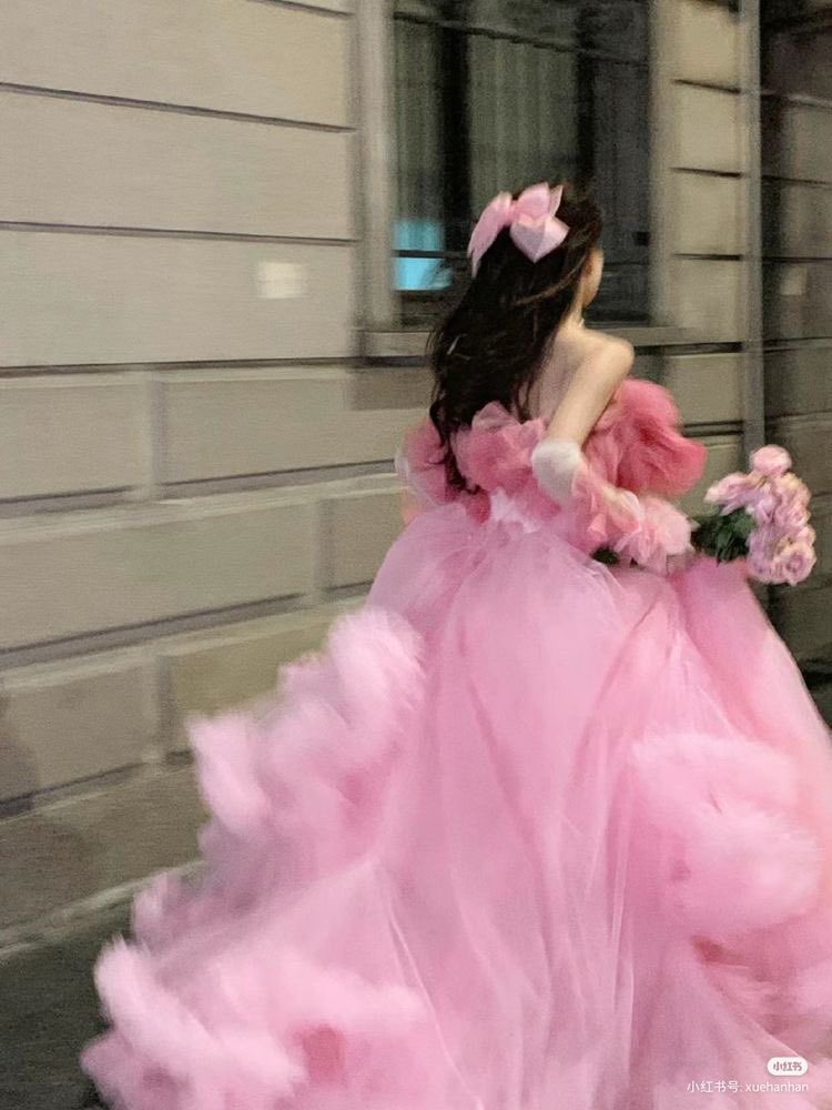 piinkibun's tweet photo. I want to run out into a garden full of flowers with this dress on. https://t.co/bw9BnY1Zir