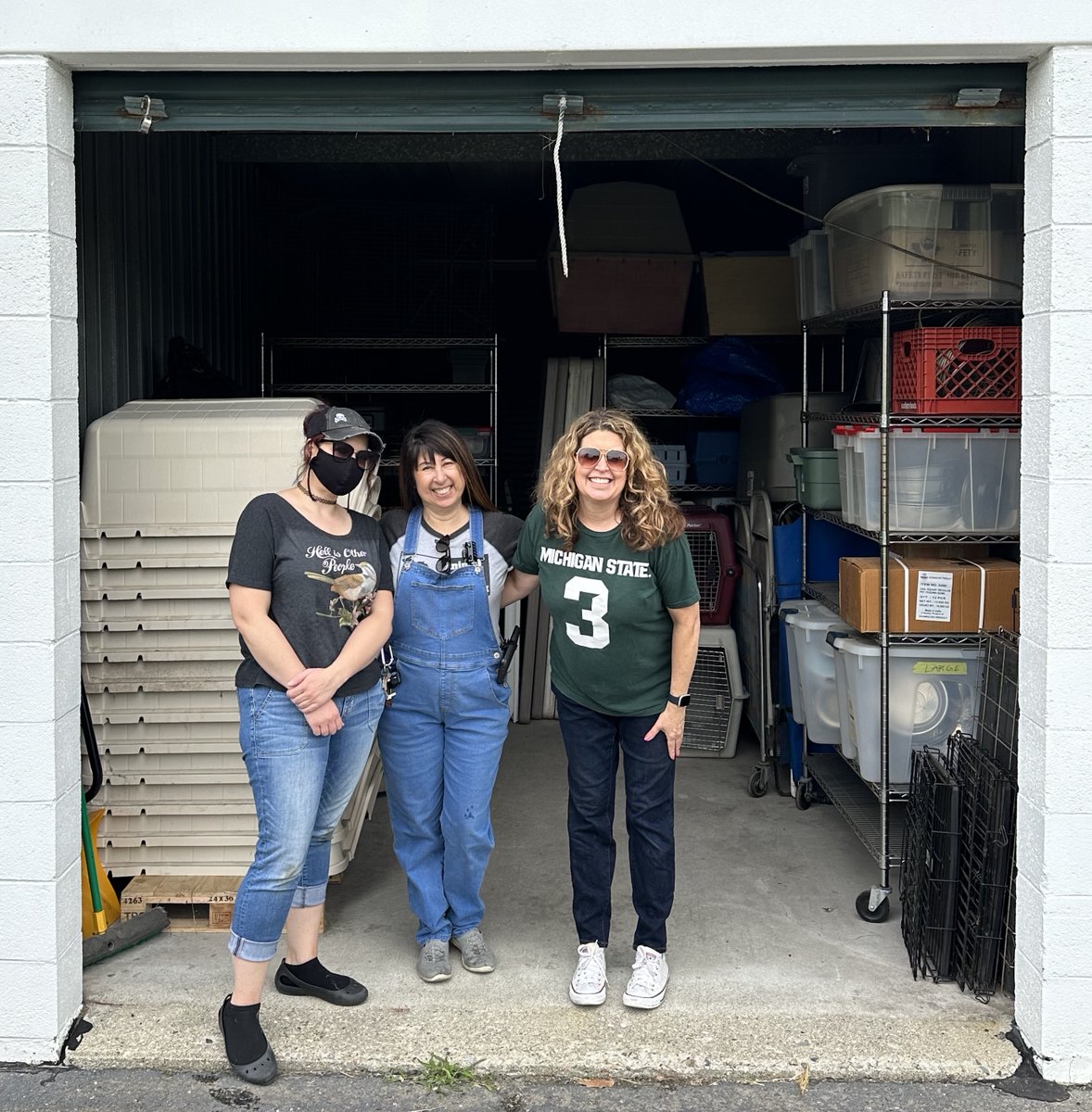 MIAnimalAdopt's tweet photo. Today our President and Animal Care Network Manager rescued a sick kitten. Success! We also had a full crew, including our board, staff members &amp; volunteers to clean out one of our storage units. What a productive day for @MIAnimalAdopt! #animalwelfare #animalrescue #cats #dogs https://t.co/BNCA1V6Wyd