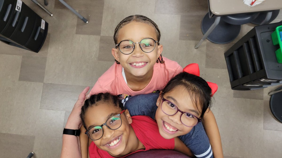 2bdetermined1's tweet photo. I can't hardly stand it! These kids are so sweet, loving, and cute❤️ @JSES_Stallions @model2teach https://t.co/PHBNGUWNd6