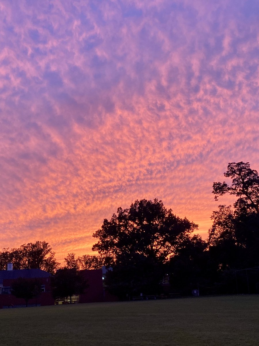 AlexCTaliadoros's tweet photo. goodbye to a colorful DC day 🌅 https://t.co/utHLPPVFp0