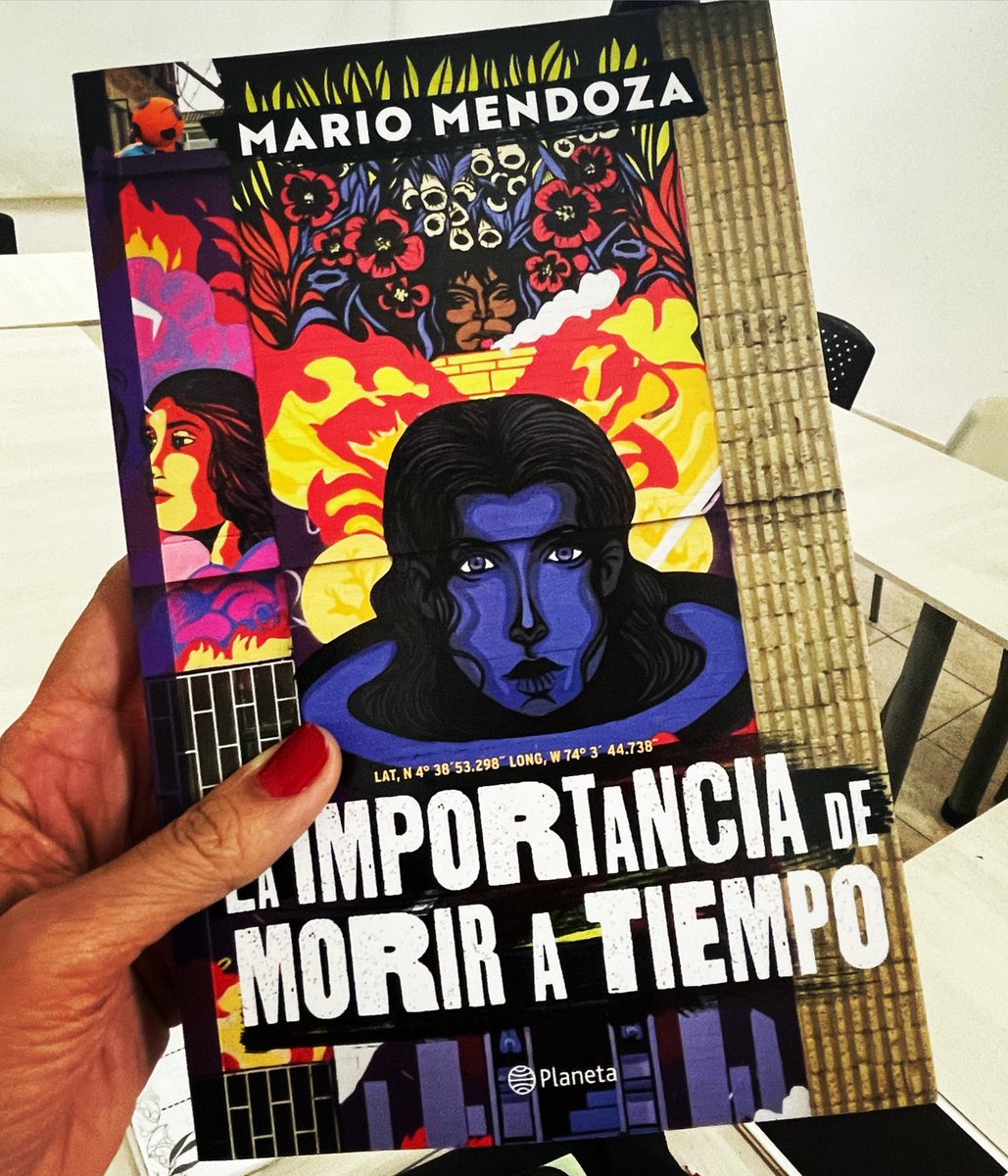 ermagulli's tweet photo. “Los seres humanos morimos muchas veces. Hay personas que no entienden esto, y se aferran a su cadáver, lo cargan, le dan primeros auxilios a lo largo de los años, lo embalsaman.Hay que dejarse morir tranquilamente. 
#MarioMendoza #lectoresmariomendoza https://t.co/NUVypknBHR