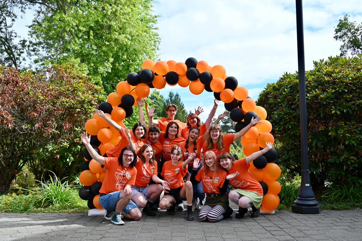 Lewis & Clark College tweet media