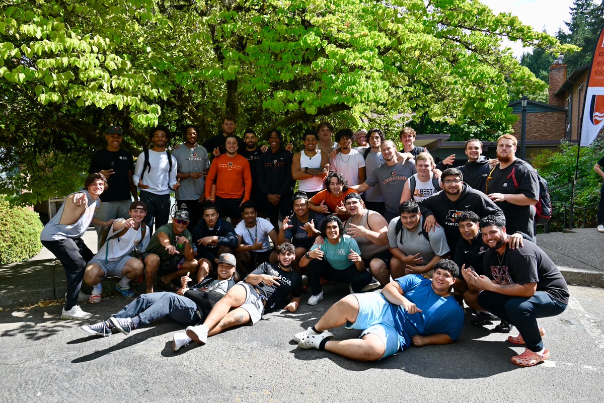 Lewis & Clark College tweet media