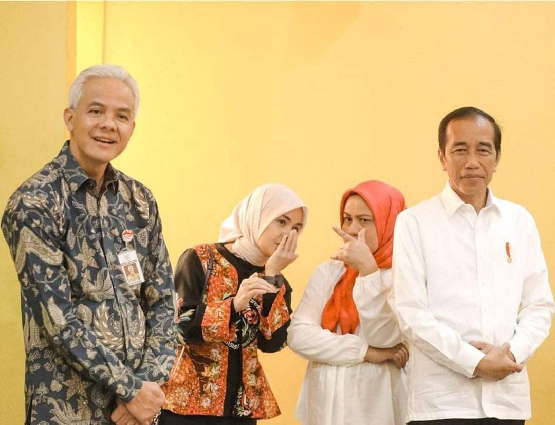YuliEnd4h's tweet photo. Banyak Caption bila melihat foto ini, tapi bagiku cuma satu untuk Mereka... 
👉🏻👉🏻👉🏻 Istimewa 🤩🤩🤩

@ganjarpranowo 
@jokowi 

Sosok Ganjar Pranowo
#JatengSelaluDihati https://t.co/Y9Gz8Yrrrg