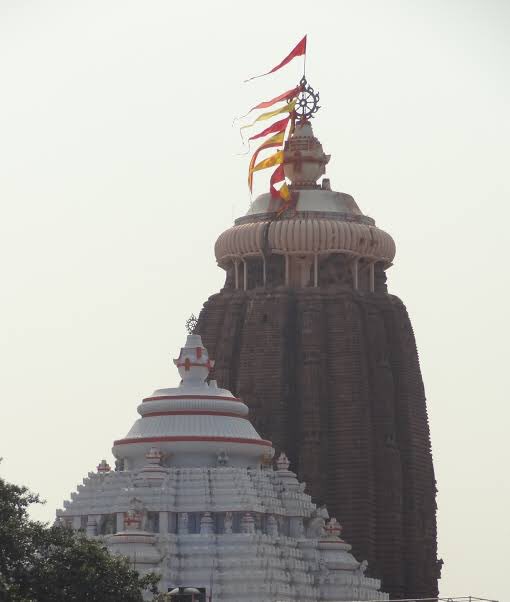 हमेशा हवा के विपरीत फेहरता हुआ जगन्नाथ पुरी मंदिर का झंडा ॥

जय जगन्नाथ ॥
जय जगन्नाथ पुरी ॥