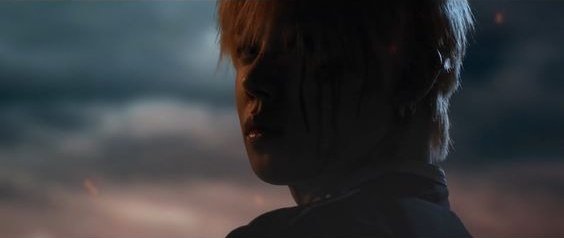 tuparabmoas's tweet photo. Ou então teríamos a volta dos MVs do +U que são um pouco mais puxados para o "terror", como o MV de Eternally, com o retorno do gato, fantasmas, m*rt3s, dragão, etc https://t.co/RTNR70Tz8I
