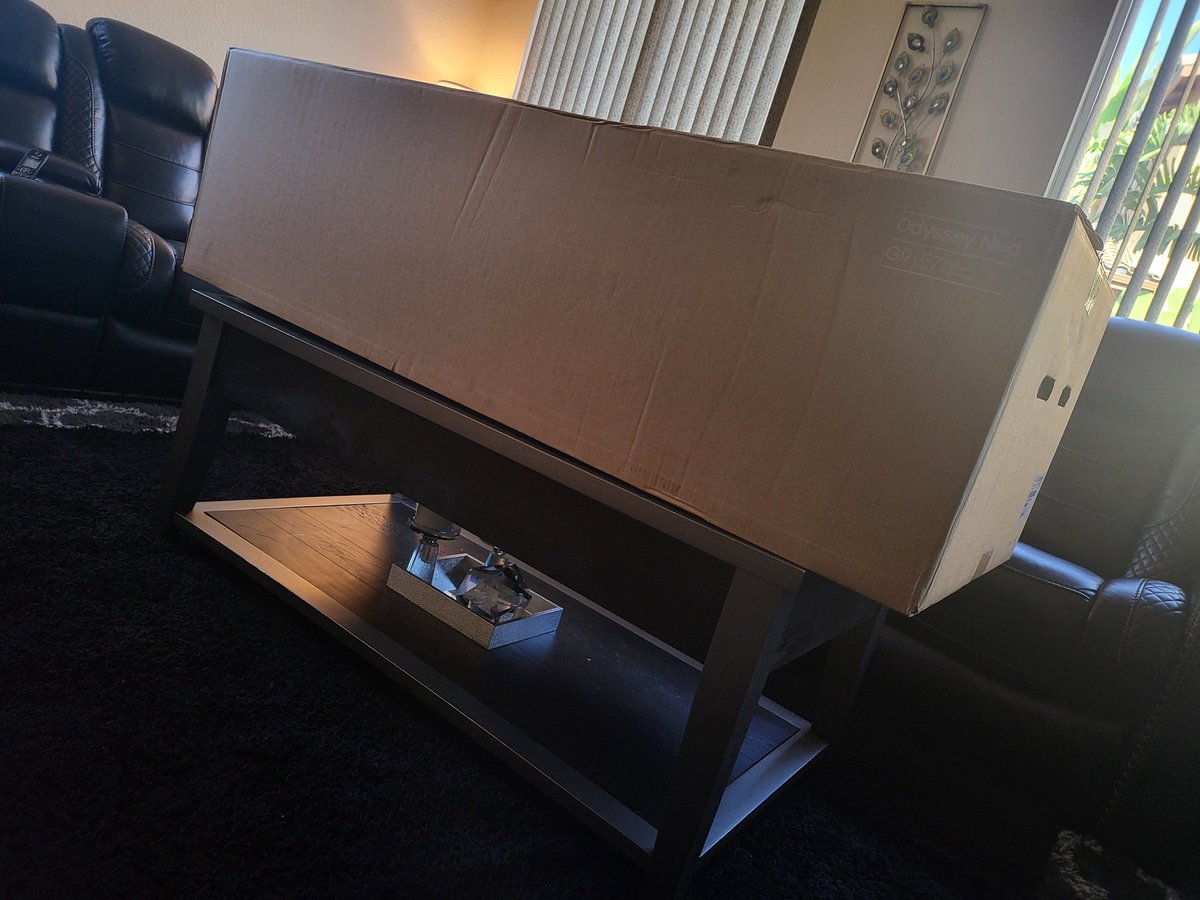 TechnologyRecon's tweet photo. Ooooh, 57 inches of something wicked this way comes!

#Samsung #Gaming #Monitor #OdysseyNeoG9 #Ultrawide #SamsungOdyssey #SamsungOdysseyNeoInsiders https://t.co/e8s7zoKadC