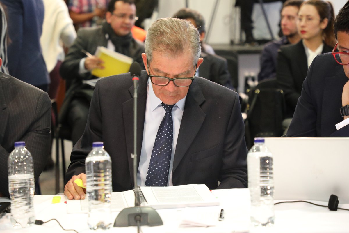 JEP_Colombia's tweet photo. El general (r) Mario Montoya es uno de los nueve máximos responsables imputados por la JEP en el marco del Subcaso Antioquia, que investiga 'falsos positivos', y que priorizó 130 crímenes perpetrados por la IV Brigada en el oriente antioqueño, entre 2002 y 2003 🧵 https://t.co/HrqNMdf7JI