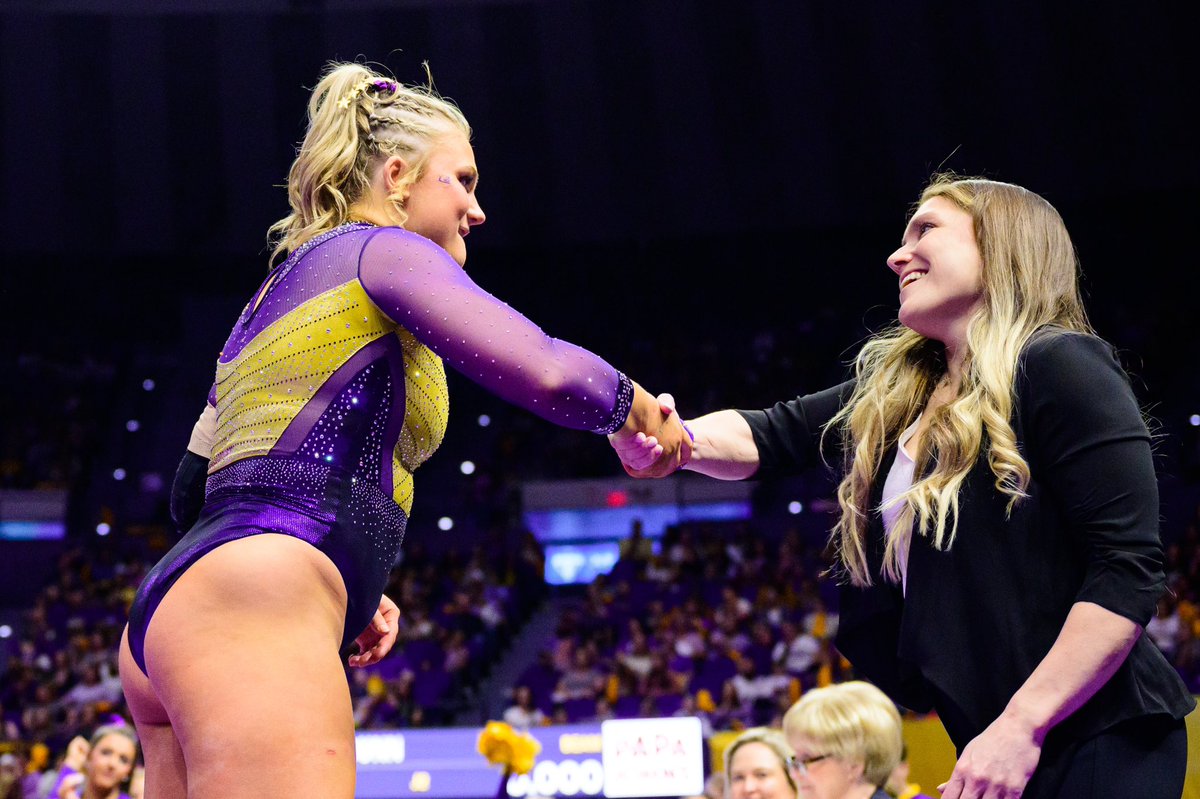LSUgym's tweet photo. There’s no better support system than this one 🙌

#GeauxTigers https://t.co/2XYCEL1zhR