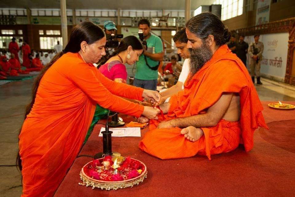 PurvaMidiya's tweet photo. आज श्रावणी उपाक्रम है, रक्षा बंधन है आइए हम आज अपने शरीर की रक्षा,अपनी आत्मरक्षा, धर्मरक्षा,वेदरक्षा,राष्ट्ररक्षा,अपने स्वास्थ्य की रक्षा,अपने स्वधर्म से लेकर राष्ट्रधर्म की रक्षा और सुरक्षा का संकल्प लें,
#रक्षाबंधन_पर्व की हार्दिक मंगलकामनाएं
#RakshaBandhan2023 @rakesh8bharti https://t.co/wsagbQEsri