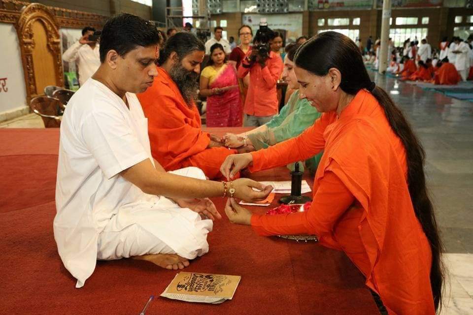 PurvaMidiya's tweet photo. आज श्रावणी उपाक्रम है, रक्षा बंधन है आइए हम आज अपने शरीर की रक्षा,अपनी आत्मरक्षा, धर्मरक्षा,वेदरक्षा,राष्ट्ररक्षा,अपने स्वास्थ्य की रक्षा,अपने स्वधर्म से लेकर राष्ट्रधर्म की रक्षा और सुरक्षा का संकल्प लें,
#रक्षाबंधन_पर्व की हार्दिक मंगलकामनाएं
#RakshaBandhan2023 @rakesh8bharti https://t.co/wsagbQEsri