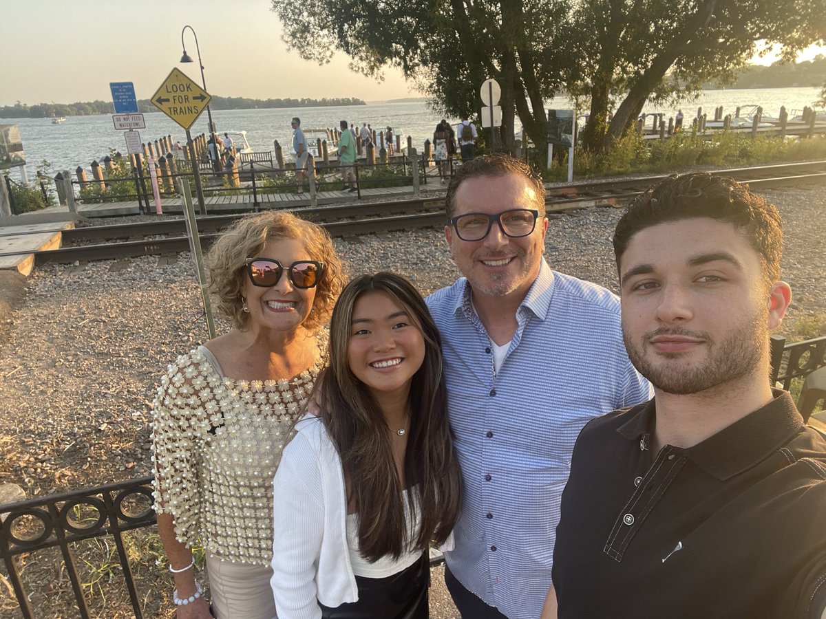 JodiLivon's tweet photo. Sophia’s celebratory heading back to school dinner! #junioryear #missingaaron #summersend https://t.co/a5SXZPHHnu