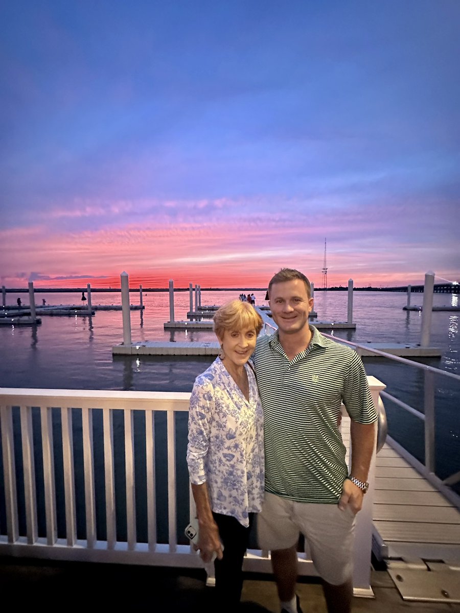 Kyle_Wade2's tweet photo. Momma Wade wanted me to share this pic at The Jersey Shore with ReTwit. #LaborDayWeek #DeauvilleInn https://t.co/QYo5nNca1r