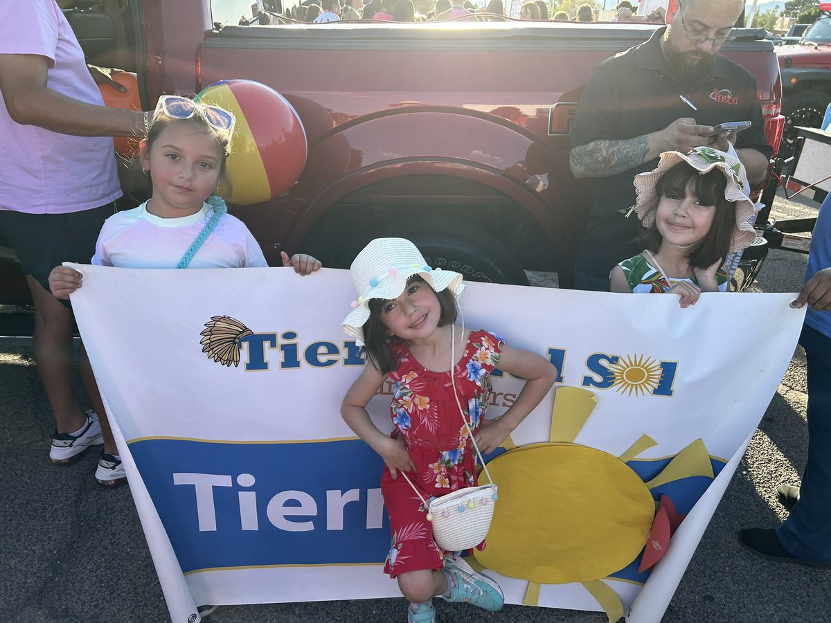 EMercadoCollins's tweet photo. Ready for Hanks Homecoming Parade https://t.co/5Xi78ZaynV