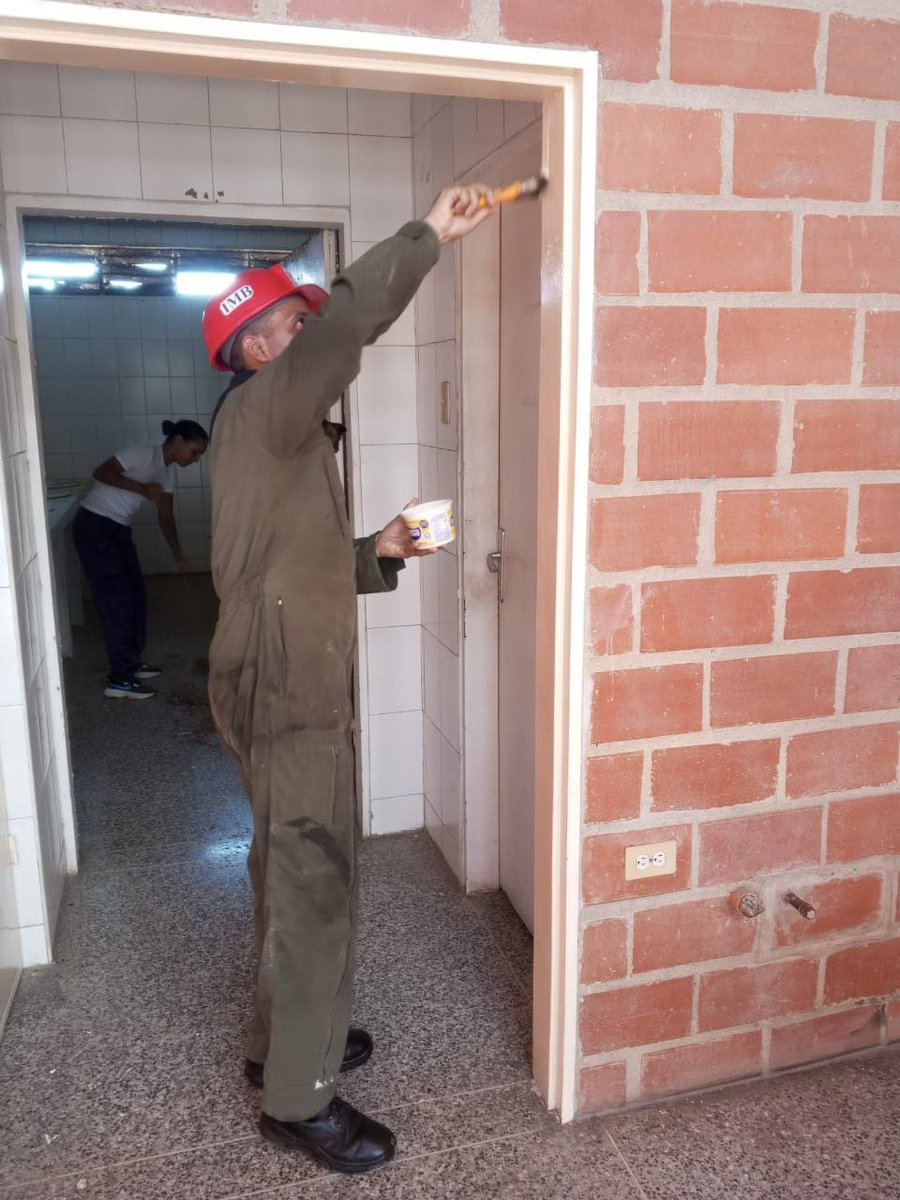 AB_COMANDOIMB's tweet photo. Cumpliendo las instrucciones del Comandante en Jefe de la #FANB @NicolasMaduro, la Tercera Brigada de Infantería de Marina Anfibia “GB. MANUELA SAENZ” continúa con la recuperación de la Escuela Especial "SIMÓN BOLÍVAR" ubicada en la parroquia Carlos Soublette Edo. La Guaira

#IMB https://t.co/uc5rbyMMr0