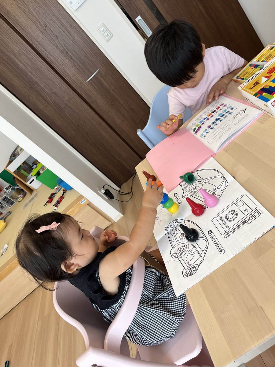 knd153's tweet image. 夏休み最終日☀️☁️お出かけしようと思ったけど、、たいちゃん宿題が終わらない🙈💦みやちゃんも塗り絵✏️🤍ママの宿題に至っては、白紙😱さて、お出かけできるかなぁ😂