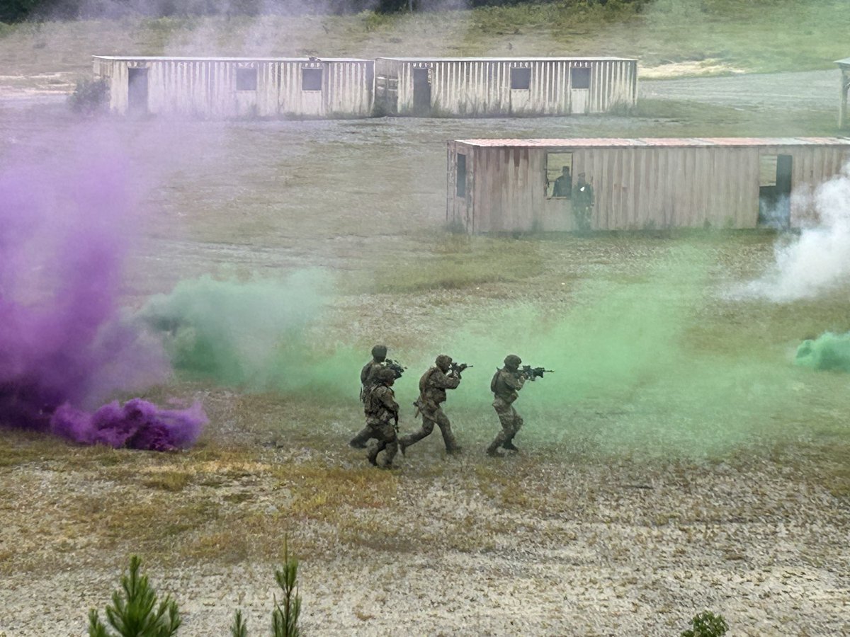 curtisbuzzard's tweet photo. Enjoyed visiting our Experimentation Force out in the field today! Working hard on an important initiative to make our ABCTs even more lethal! @MCoEFortMoore #BeMoore https://t.co/hDdZ1IpRiH