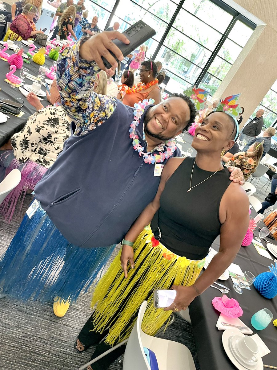 OneAmerica's tweet photo. 🌺 Ho’omaika’i ‘ana (congratulations) to all @OneAmerica 20-Year Club associate inductees honored tonight at a luau themed dinner at Atrium Market. 🥥 Joining in on the fun were past inductees yet to be honored in-person. We appreciate you! 🏝️ ☀️ #workingatoneamerica https://t.co/soirnkUBHq