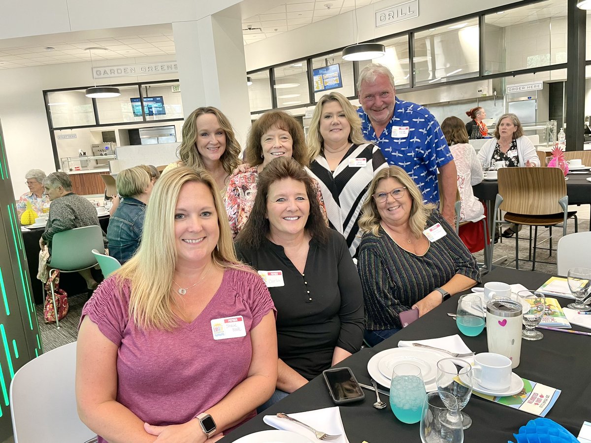 OneAmerica's tweet photo. 🌺 Ho’omaika’i ‘ana (congratulations) to all @OneAmerica 20-Year Club associate inductees honored tonight at a luau themed dinner at Atrium Market. 🥥 Joining in on the fun were past inductees yet to be honored in-person. We appreciate you! 🏝️ ☀️ #workingatoneamerica https://t.co/soirnkUBHq